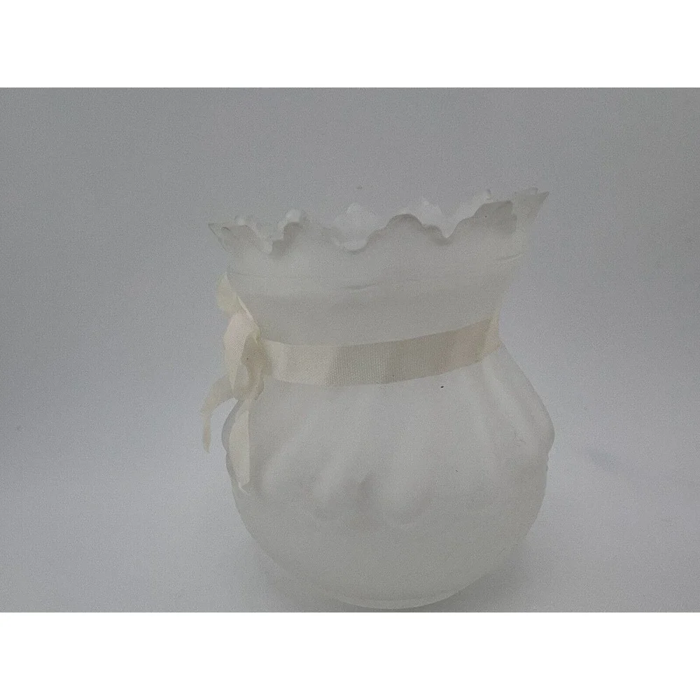 Vintage Beautiful Decorative Scalloped Edges 3